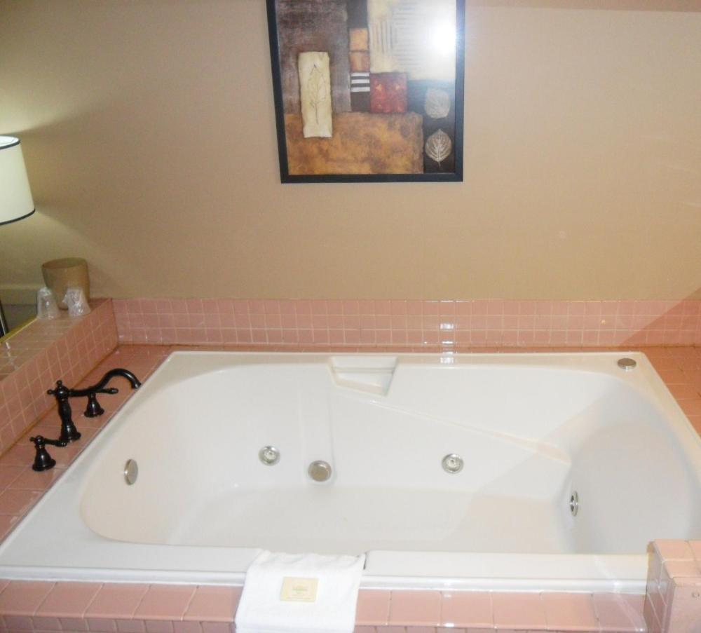 Deluxe Queen Room interior